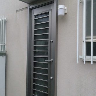 勝手口ドアもカバー工法で新しく✨~勝手口ドア交換工事 カバー工法 LIXIL リシェント勝手口ドア 印西市 O様邸~