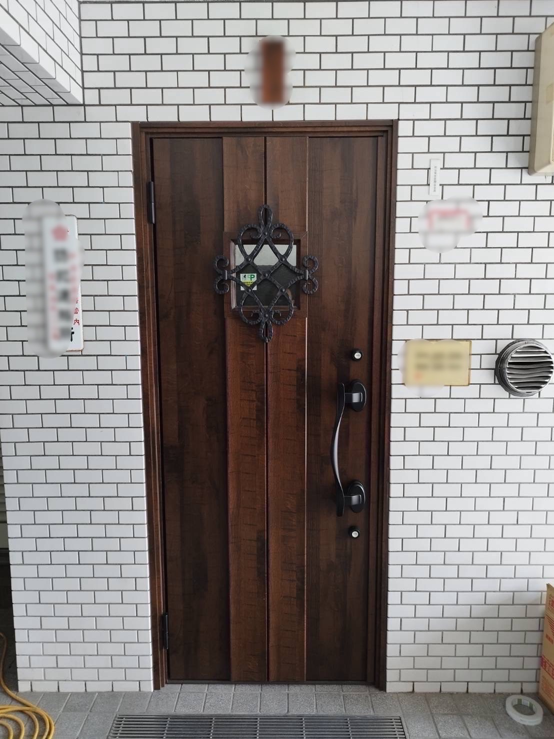 重い鉄製の玄関を最新の玄関ドアに✨断熱・防犯性UP～東京都新宿区 マンション～