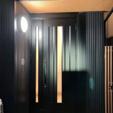 玄関を新品に✨外壁の色と統一して住まいをコーディネート✨～東京都荒川区 自宅兼事務所～