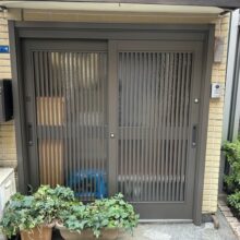 玄関引戸を一新！その日のうちに玄関が生まれ変わる✨～東京都中央区 F様～